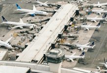 Alors que United annule les vols, est-il sûr de voler de Newark?
