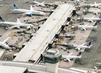 Alors que United annule les vols, est-il sûr de voler de Newark?
