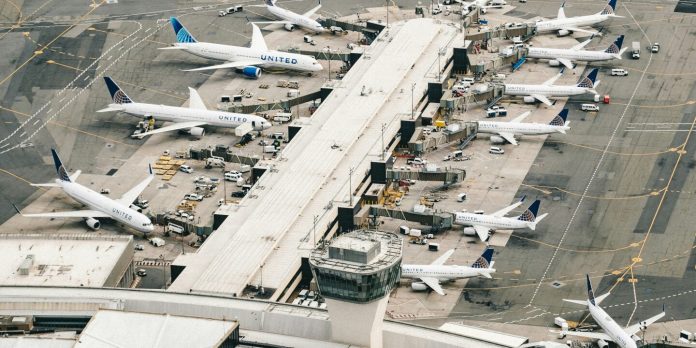 Alors que United annule les vols, est-il sûr de voler de Newark?
