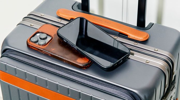 Phones de brûleur pour les voyages et comment sécuriser vos appareils
