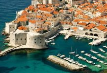 Comment les touristes visitant les murs de la ville de Dubrovnik aident la Croatie à préserver son patrimoine culturel
