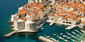 Comment les touristes visitant les murs de la ville de Dubrovnik aident la Croatie à préserver son patrimoine culturel
