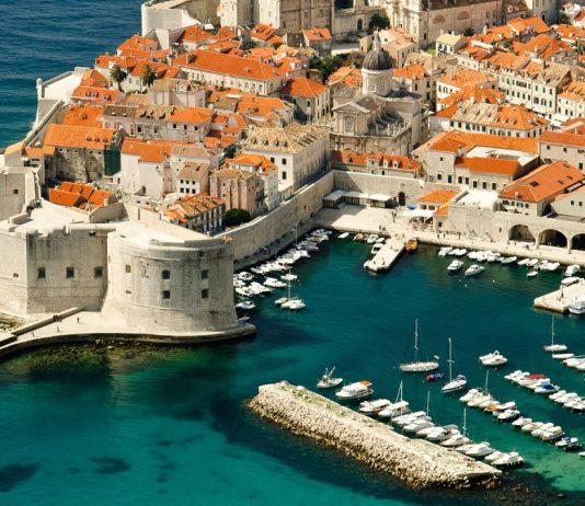 Comment les touristes visitant les murs de la ville de Dubrovnik aident la Croatie à préserver son patrimoine culturel
