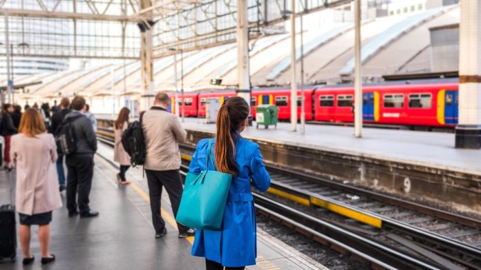 Scotrail abolit les tarifs des rails de pointe pour tenter d'encourager davantage de personnes à utiliser des trains
