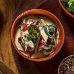 J'ai mangé dans les meilleurs restaurants du monde. L'une des meilleures choses que j'ai jamais goûtées coûte 2 $ dans un petit magasin de plats à emporter. J'ai mangé dans les meilleurs restaurants du monde. L'une des meilleures choses que j'ai jamais goûtées coûte 2 $ dans un petit magasin de plats à emporter.