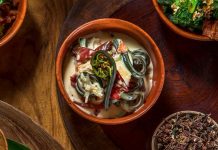 J'ai mangé dans les meilleurs restaurants du monde. L'une des meilleures choses que j'ai jamais goûtées coûte 2 $ dans un petit magasin de plats à emporter. J'ai mangé dans les meilleurs restaurants du monde. L'une des meilleures choses que j'ai jamais goûtées coûte 2 $ dans un petit magasin de plats à emporter.