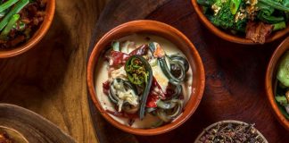 J'ai mangé dans les meilleurs restaurants du monde. L'une des meilleures choses que j'ai jamais goûtées coûte 2 $ dans un petit magasin de plats à emporter.
