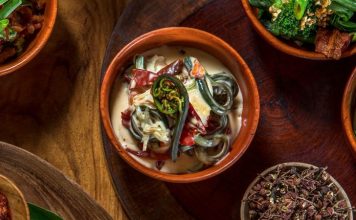 J'ai mangé dans les meilleurs restaurants du monde. L'une des meilleures choses que j'ai jamais goûtées coûte 2 $ dans un petit magasin de plats à emporter. J'ai mangé dans les meilleurs restaurants du monde. L'une des meilleures choses que j'ai jamais goûtées coûte 2 $ dans un petit magasin de plats à emporter.