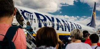 Ryanair n'acceptera que des laissez-passer numériques à partir de novembre. Voici ce que les voyageurs doivent savoir
