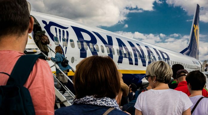 Ryanair n'acceptera que des laissez-passer numériques à partir de novembre. Voici ce que les voyageurs doivent savoir
