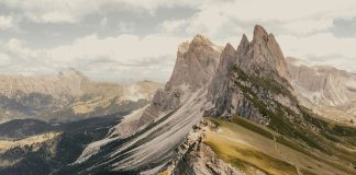 Les Jeux olympiques d'hiver augmenteront la pression sur les Dolomites trop touristiques, préviennent les résidents locaux
