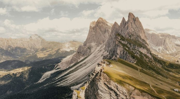 Les Jeux olympiques d'hiver augmenteront la pression sur les Dolomites trop touristiques, préviennent les résidents locaux
