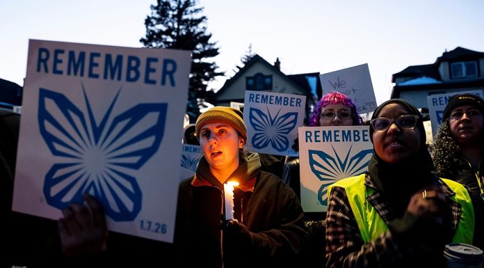 Vidéo. États-Unis : des manifestations éclatent à Minneapolis après la mort d'une femme lors d'une opération ICE
