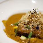 Elle a mangé à travers l’Arabie Saoudite. Désormais, son restaurant « préserve les recettes de nos ancêtres »
