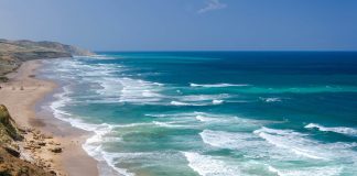 Les meilleures plages de la Méditerranée et de l'Atlantique Moroccan beach coastline between the Mediterranean and Atlantic Ocean