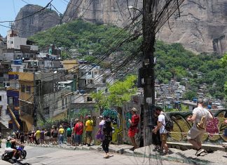 « Territoire stigmatisé » : pourquoi les touristes ont abandonné les attractions « chics » de Rio pour ces favelas « Territoire stigmatisé » : pourquoi les touristes ont abandonné les attractions « chics » de Rio pour ces favelas