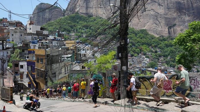 « Territoire stigmatisé » : pourquoi les touristes ont abandonné « Territoire stigmatisé » : pourquoi les touristes ont abandonné les attractions « chics » de Rio pour ces favelas