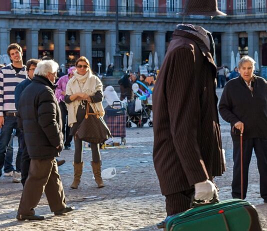 Lumières, caméra, action : comment le tourisme en avion stimule l’économie de Madrid Lumières, caméra, action : comment le tourisme en avion stimule l'économie de Madrid