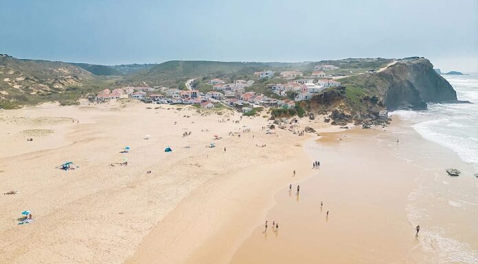 Cette plage de l’Algarve au Portugal vient d’être nommée la meilleure d’Europe Cette plage de l'Algarve au Portugal vient d'être nommée la meilleure d'Europe