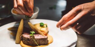 Présentation Tendances en matière de présentation des plats : l'art de la gastronomie
