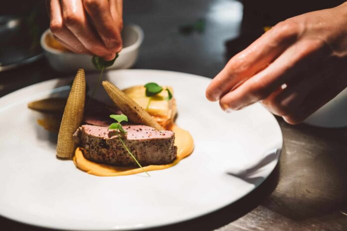 Présentation Tendances en matière de présentation des plats : l'art de la gastronomie
